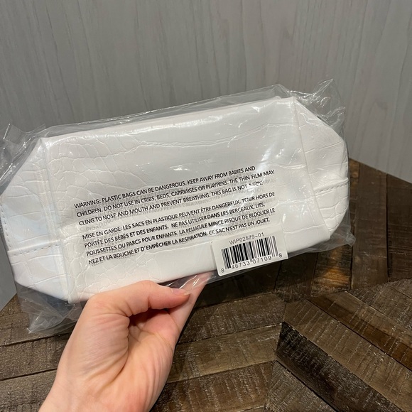 Tarte white vegan makeup bag new - Picture 3 of 3